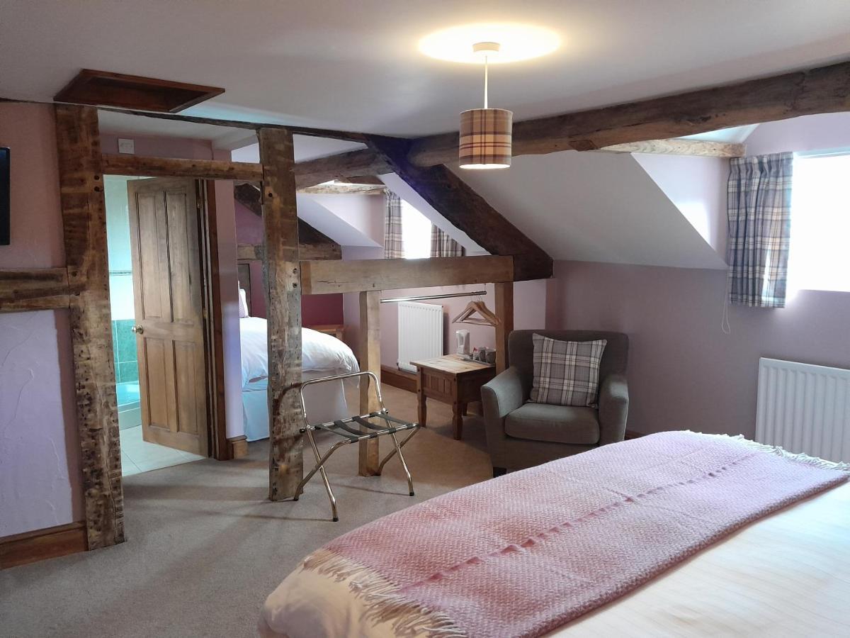 The Dolfor Inn Ньютаун Экстерьер фото